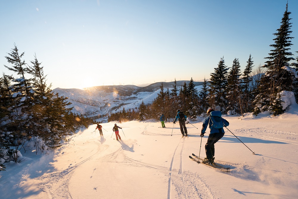 Skipiste im Sonnenuntergang