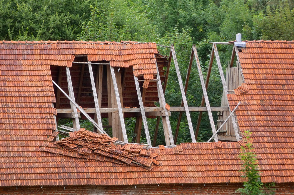 Kaputtes Hausdach Sturm